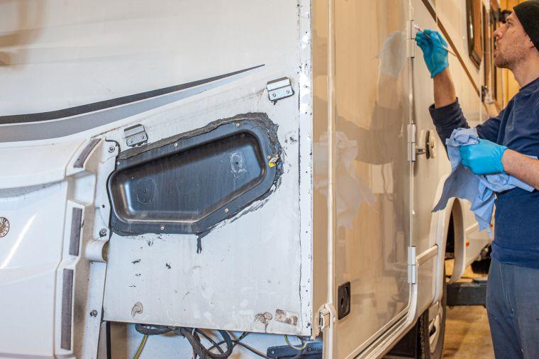 fachgerechte-unfallinstandsetzung-wohnmobil-wohnwagen-camper-291 Wohnmobile vor und in der Werkstatt - Caravan Service Stehmeier - Wohnmobil Wohnwagen Service Werkstatt
